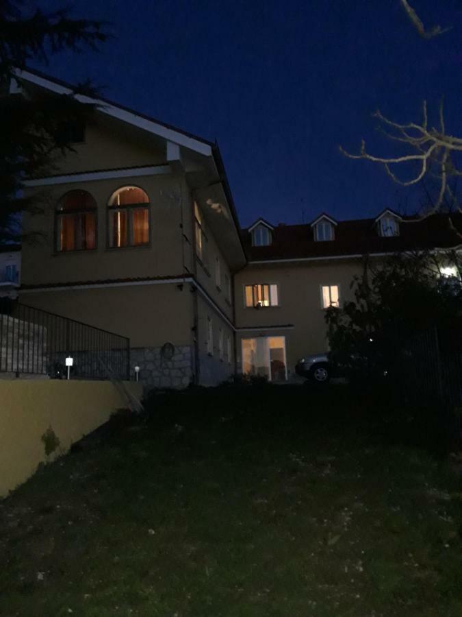 Ferienwohnung A Casa Di Fede LʼAquila Exterior foto